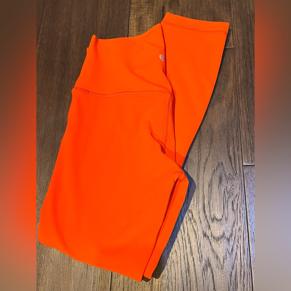 Like new women’s Lululemon Align 23” legging. High rise.